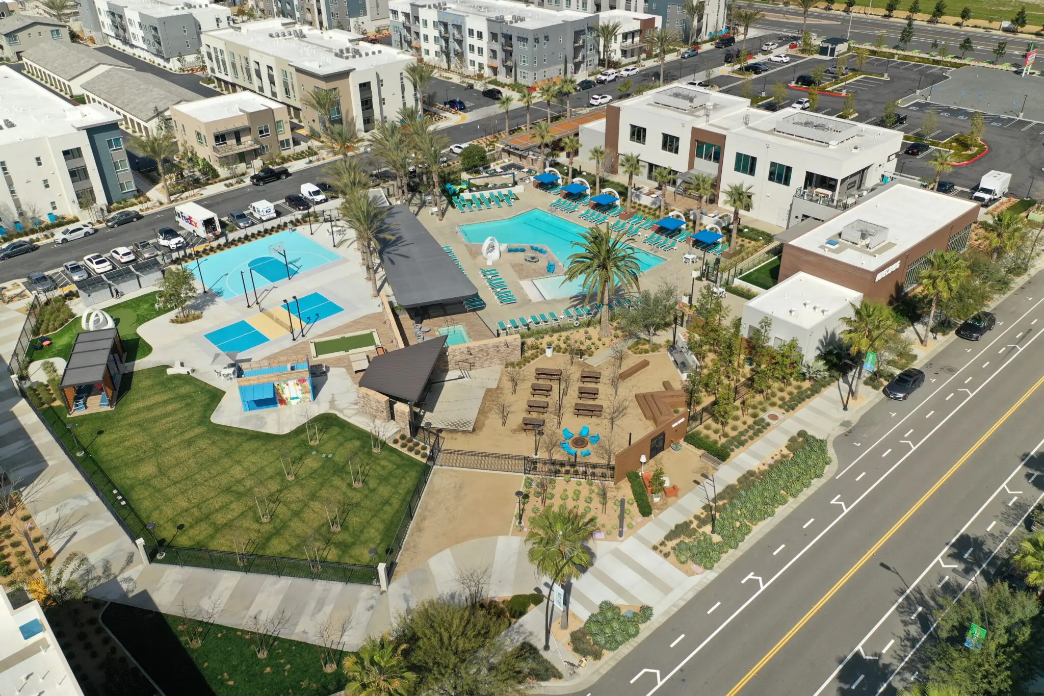 https://lewisretailcenters.com/wp-content/uploads/2024/05/20240311_The_Resort_Pic_101-1024x683.jpg
