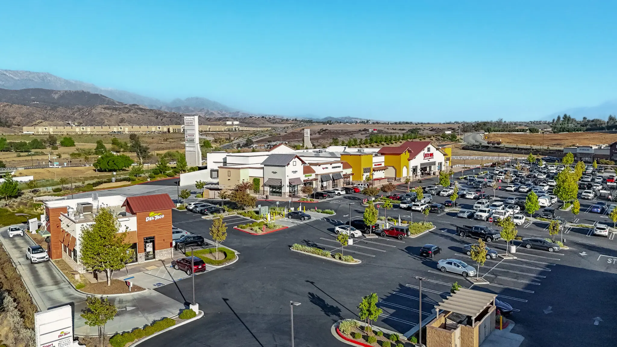 https://lewisretailcenters.com/wp-content/uploads/2024/05/DJI_20251106151354_0030_D-edit-1024x576.jpg