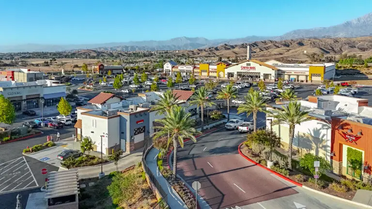 https://lewisretailcenters.com/wp-content/uploads/2024/05/DJI_20251106154244_0051_D-edit-768x432.jpg