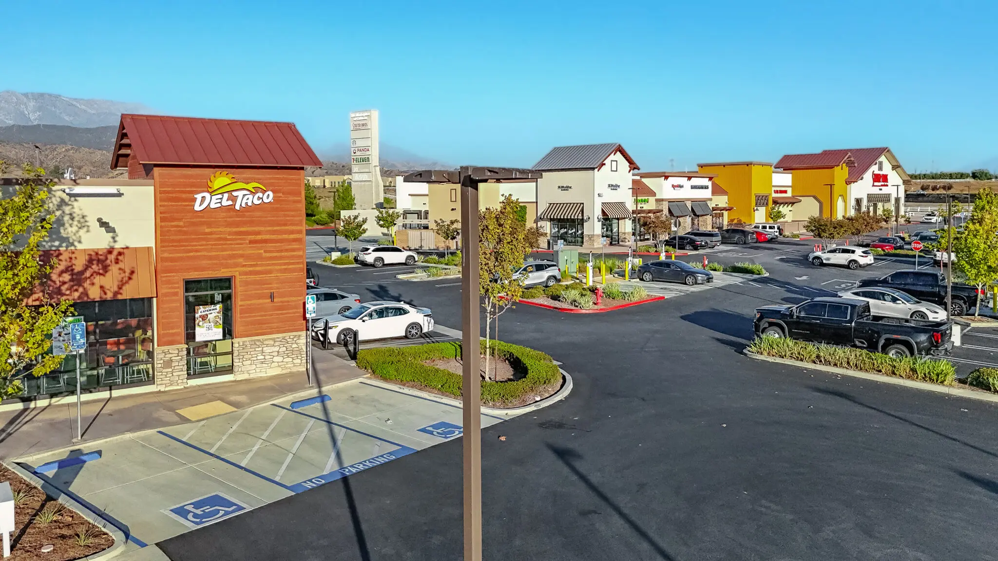 https://lewisretailcenters.com/wp-content/uploads/2024/05/DJI_20251106154508_0057_D-edit-1024x576.jpg