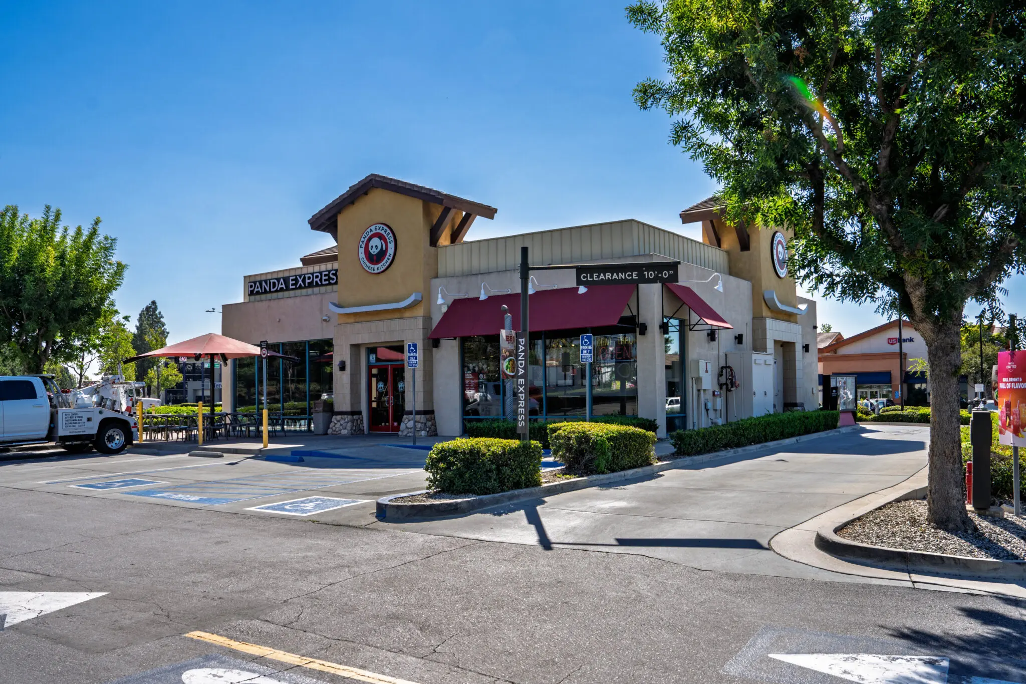https://lewisretailcenters.com/wp-content/uploads/2024/05/DSC00620-1024x683.jpg