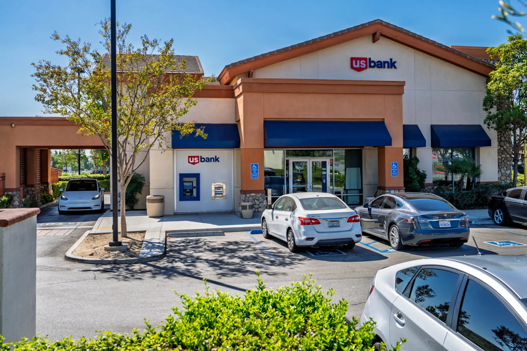https://lewisretailcenters.com/wp-content/uploads/2024/05/DSC00709-1024x683.jpg
