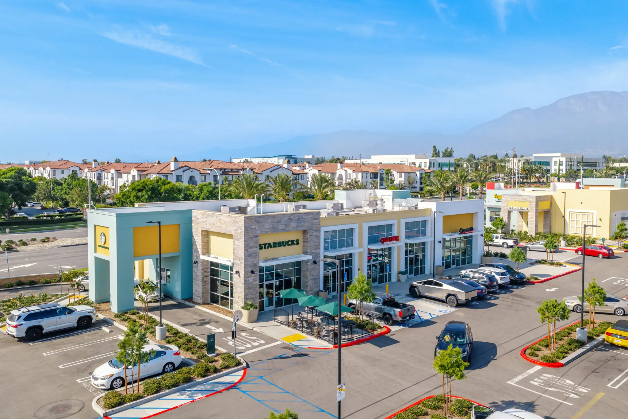https://lewisretailcenters.com/wp-content/uploads/2024/05/Parking-Businesses-3-edit-1024x683.jpg