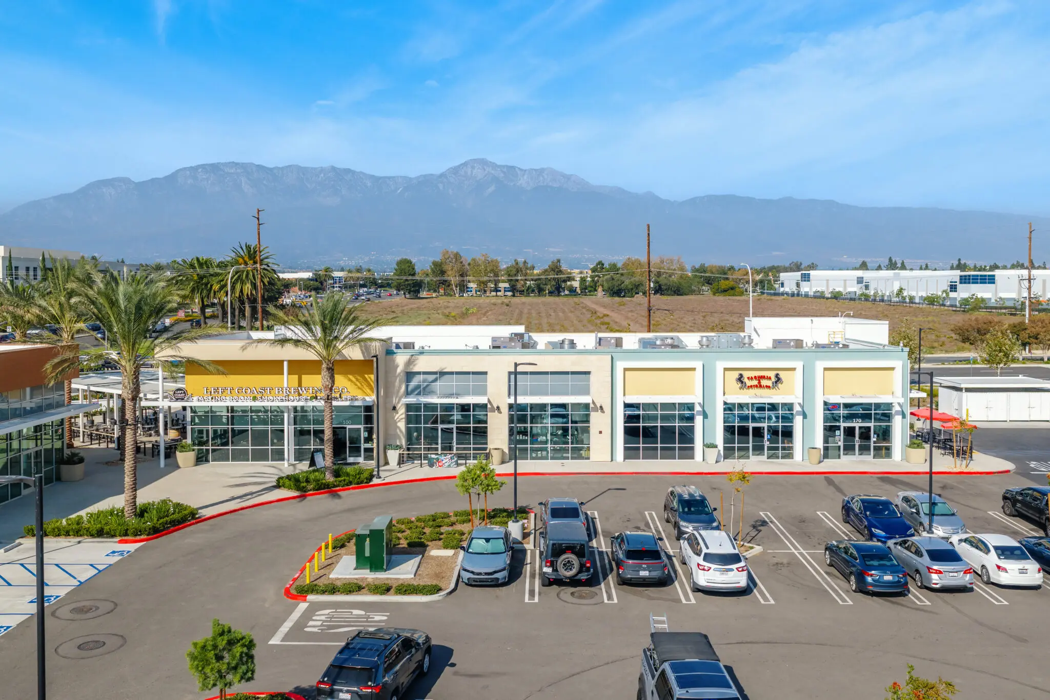 https://lewisretailcenters.com/wp-content/uploads/2024/05/Parking-Businesses-6-edit-1024x683.jpg