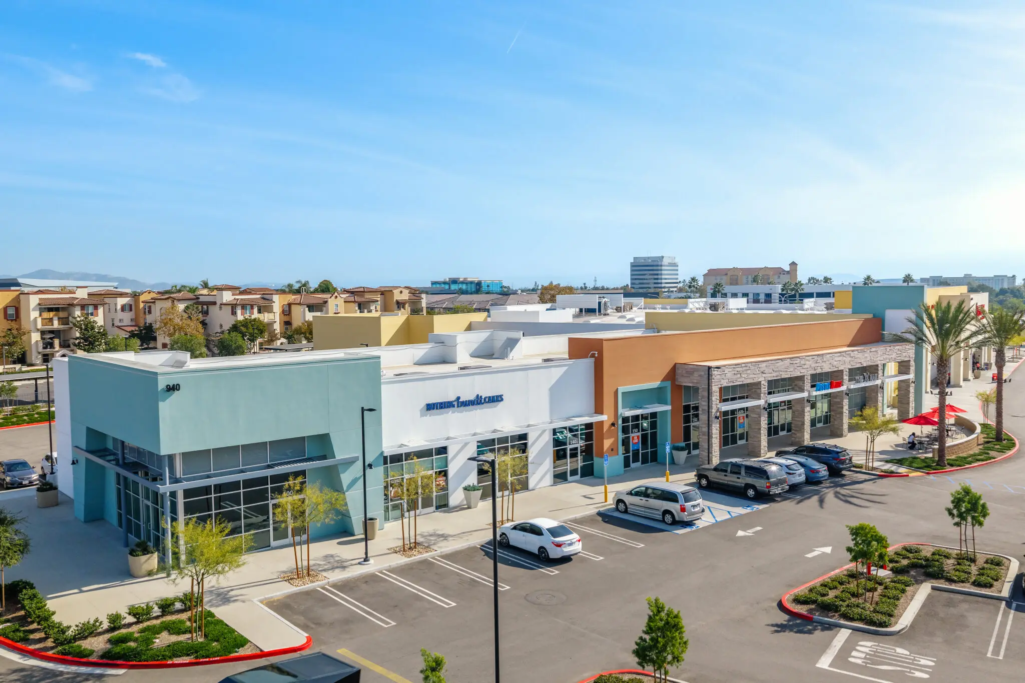https://lewisretailcenters.com/wp-content/uploads/2024/05/Parking-Businesses-8-edit-1024x683.jpg