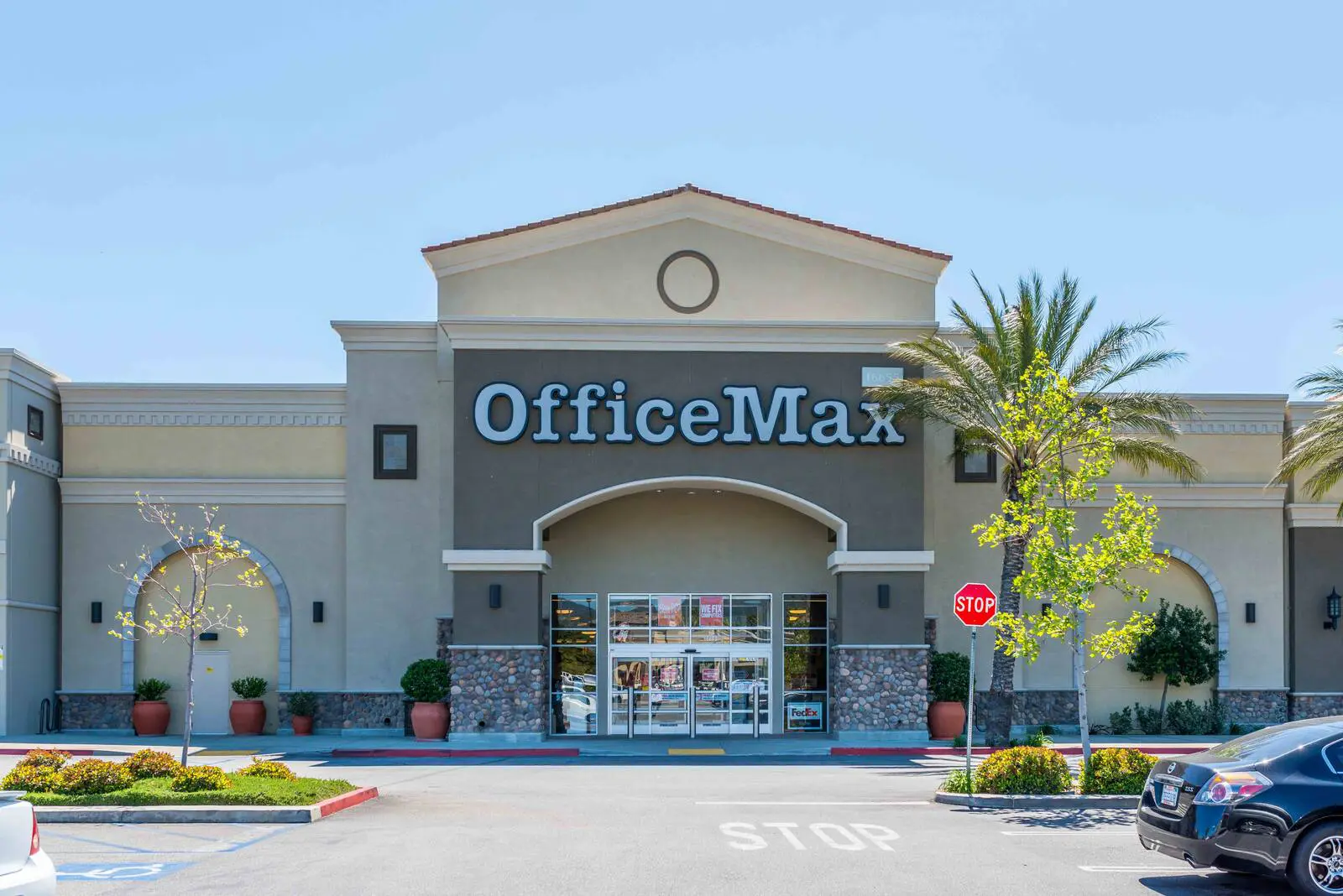 https://lewisretailcenters.com/wp-content/uploads/2024/05/ext-119-1024x684.jpg