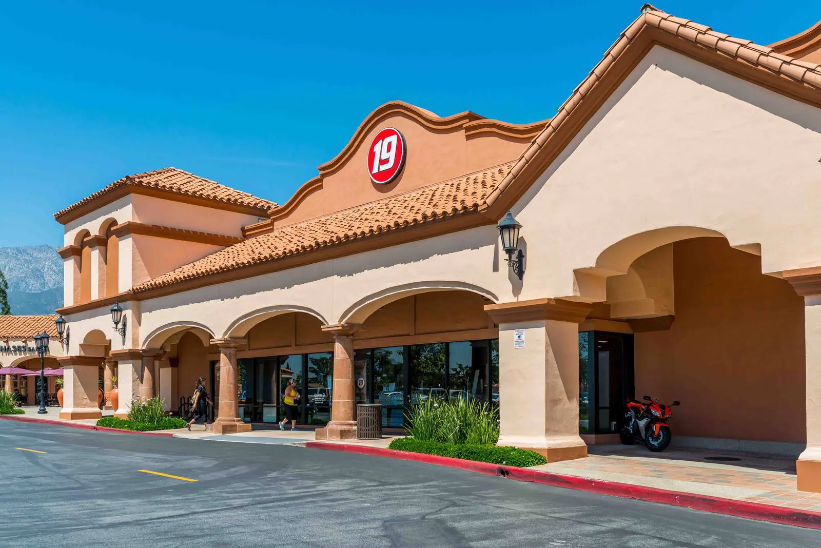 https://lewisretailcenters.com/wp-content/uploads/2024/05/ext-127-1024x684.jpg