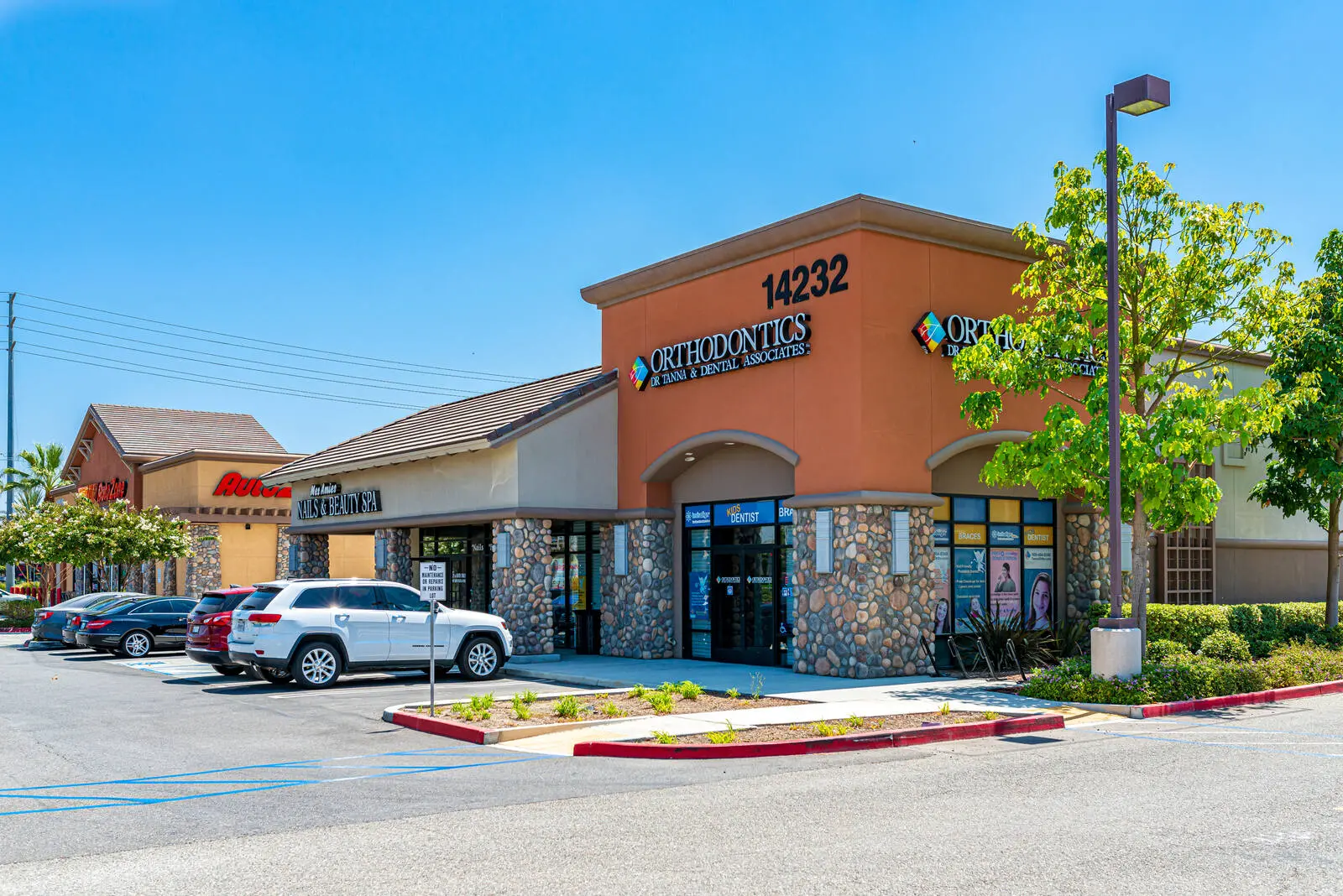 https://lewisretailcenters.com/wp-content/uploads/2024/05/ext-160-1024x684.jpg