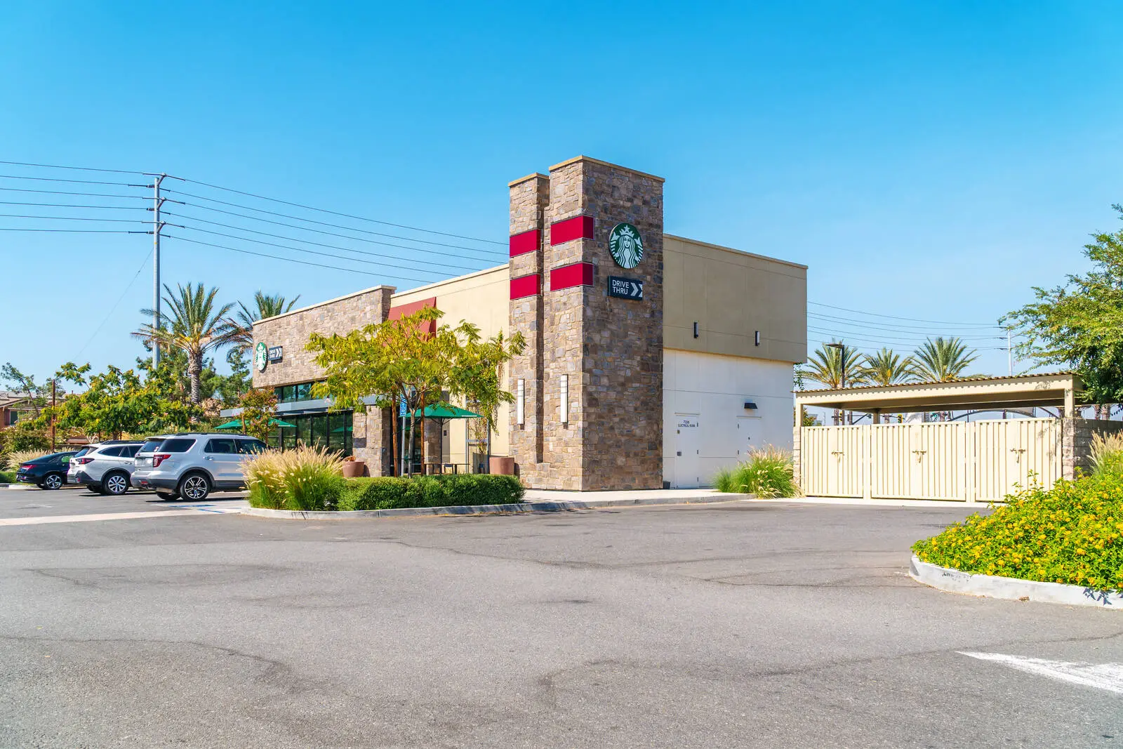 https://lewisretailcenters.com/wp-content/uploads/2024/05/ext-231-1024x683.jpg