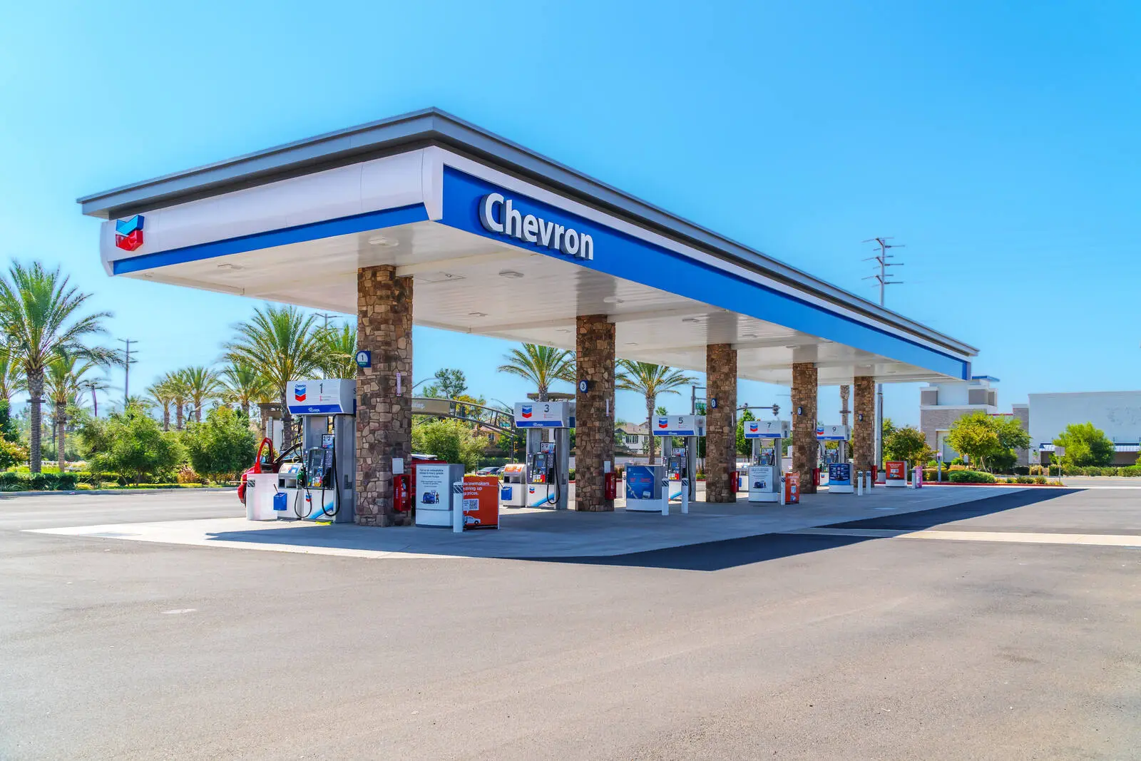 https://lewisretailcenters.com/wp-content/uploads/2024/05/ext-235-1024x683.jpg