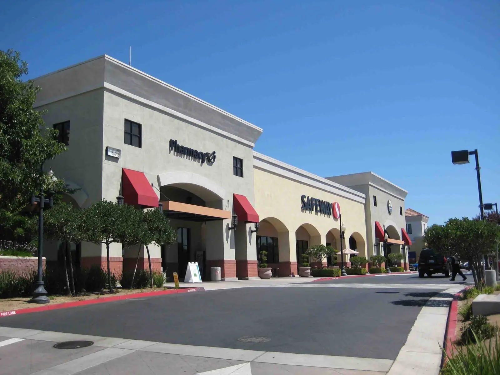 https://lewisretailcenters.com/wp-content/uploads/2024/05/ext-28-1024x768.jpg