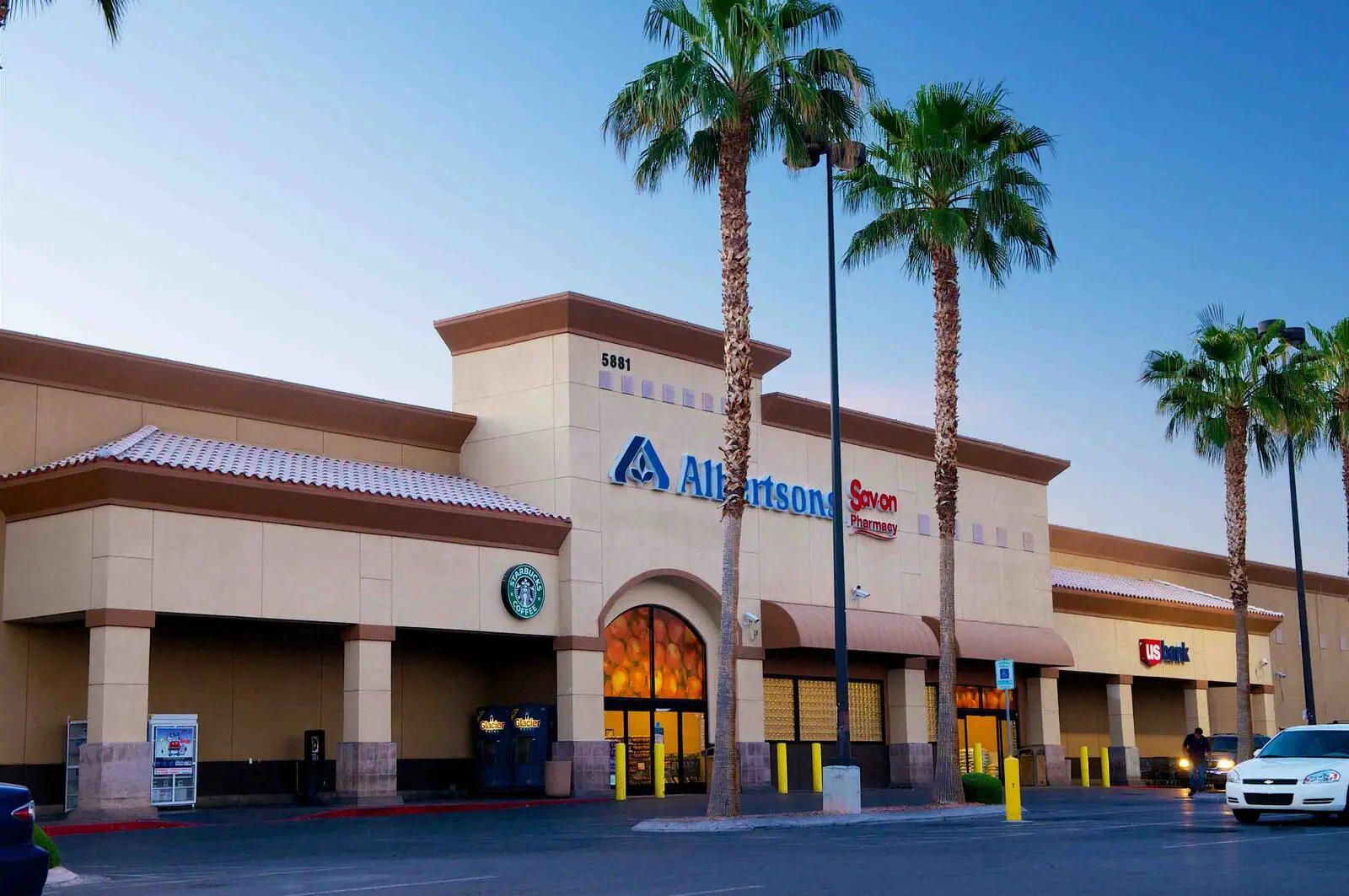 https://lewisretailcenters.com/wp-content/uploads/2024/05/ext-29-1024x680.jpg