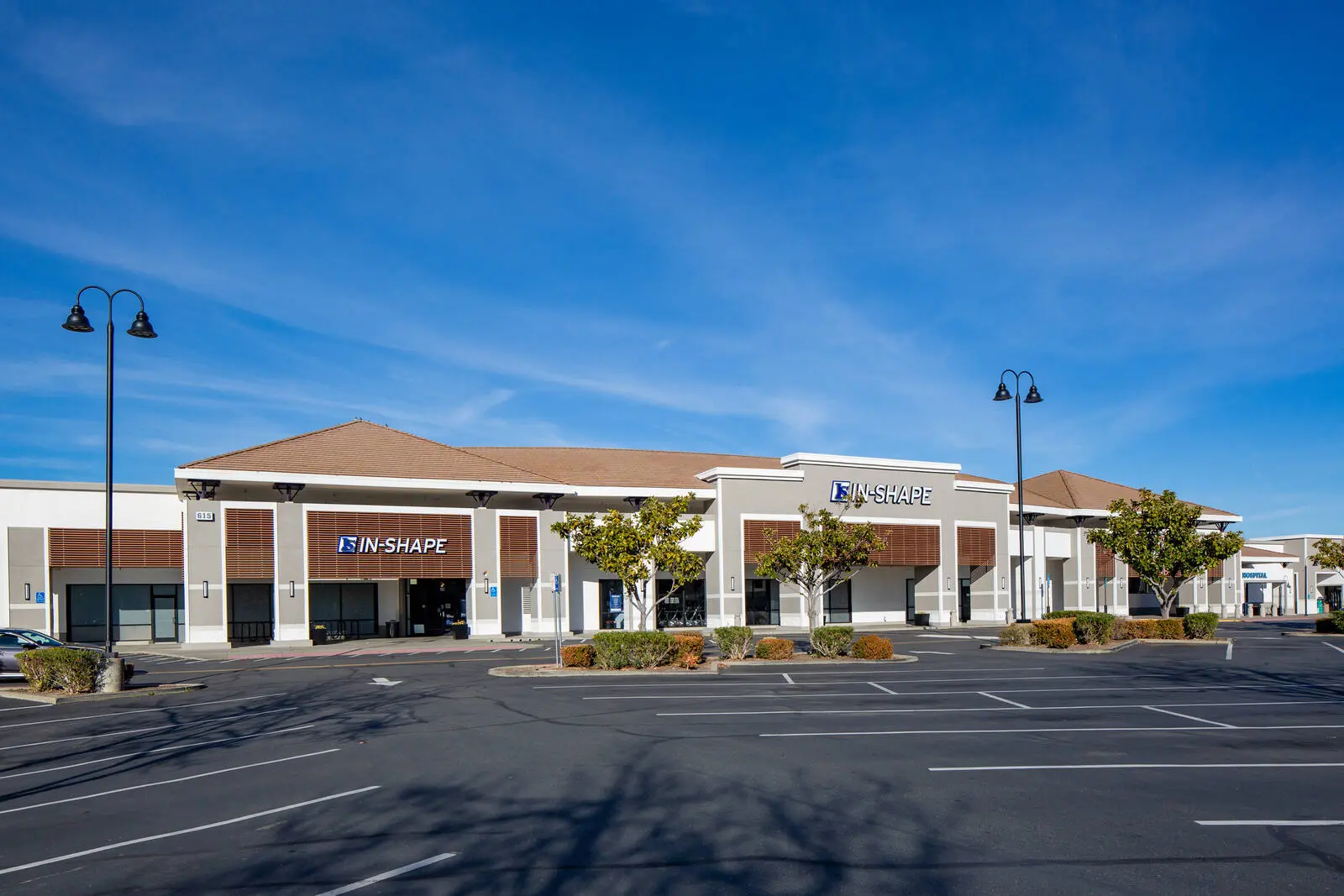 https://lewisretailcenters.com/wp-content/uploads/2024/05/ext-33-1024x683.jpg