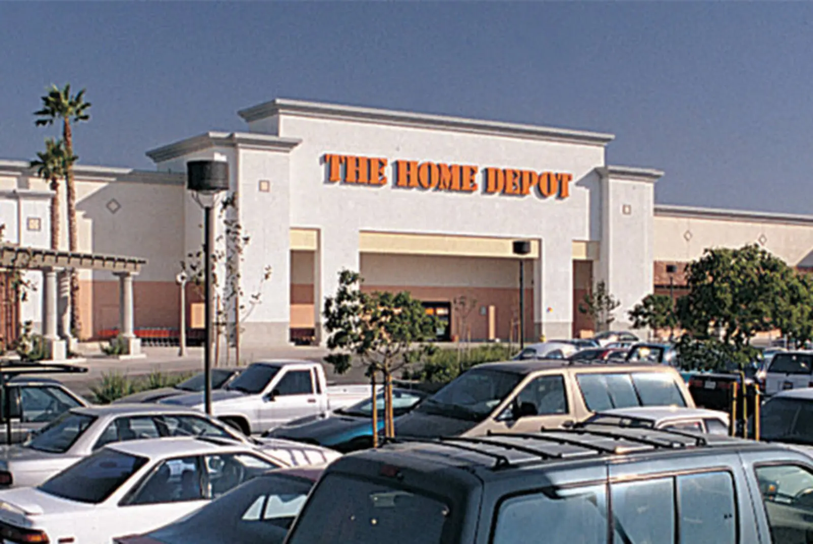https://lewisretailcenters.com/wp-content/uploads/2024/05/ext-40-1024x685.jpg