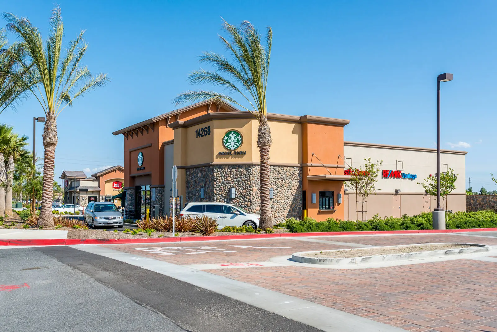 https://lewisretailcenters.com/wp-content/uploads/2024/05/ext-88-1024x684.jpg