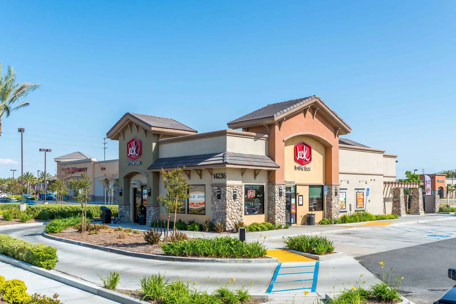 https://lewisretailcenters.com/wp-content/uploads/2024/05/ext-90-1024x684.jpg