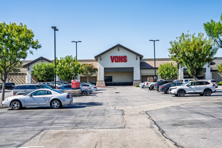 https://lewisretailcenters.com/wp-content/uploads/2024/05/DSC00721-768x512.jpg